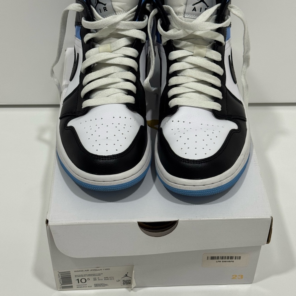 Jordan Men's Black, White, and Blue Sneakers
